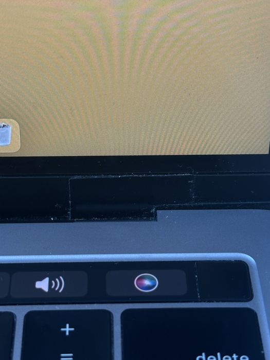 Продам Macbook Pro 2019 года. 13.3. Touch Bar