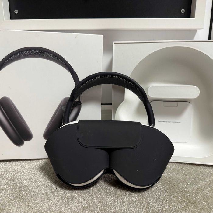 AirPods Max, culoarea negru ca noi purtate o singură dată pot negocia