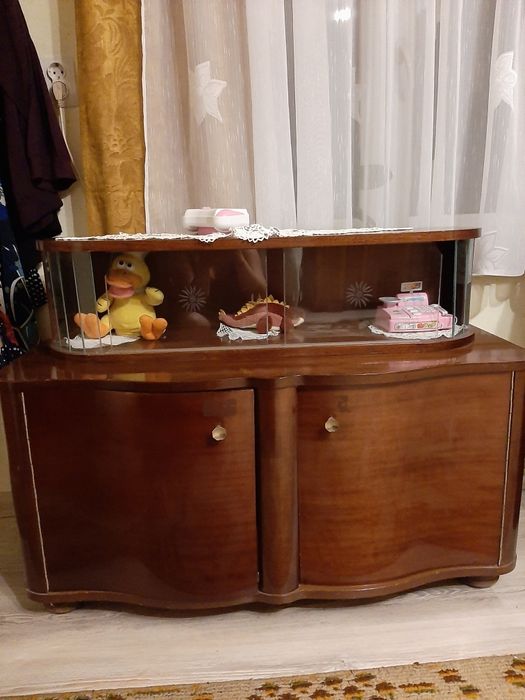 Mobila veche stare foarte buna