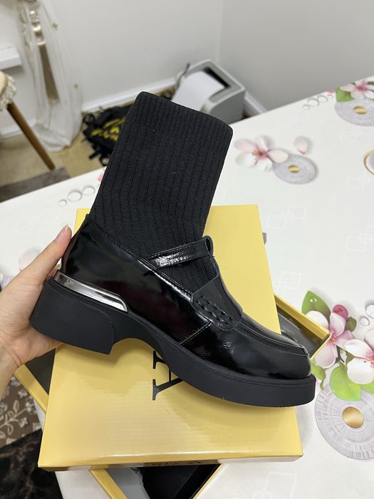 Продаю новые сапоги