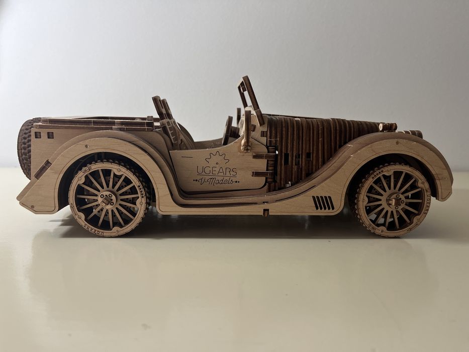 UGEARS Roadster VM-01 - puzzle mecanic complet asamblat