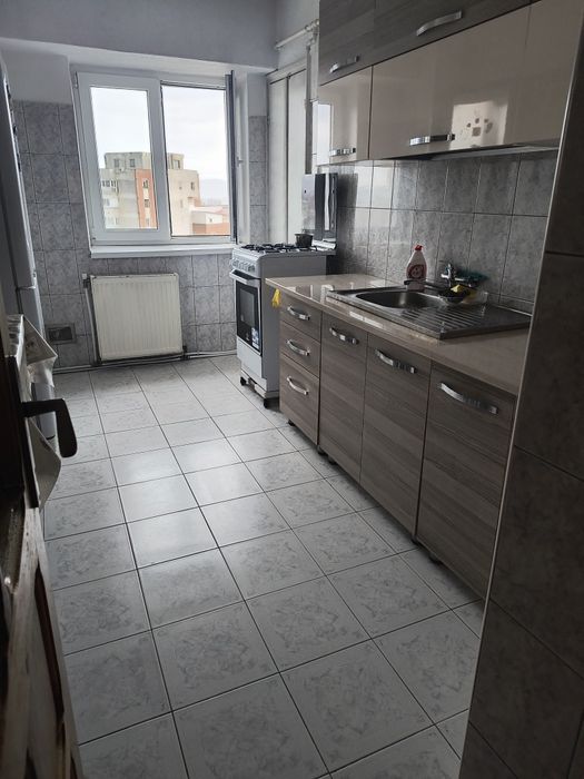 Proprietar vând apartament 3 camere decomandate, zona centrală!
