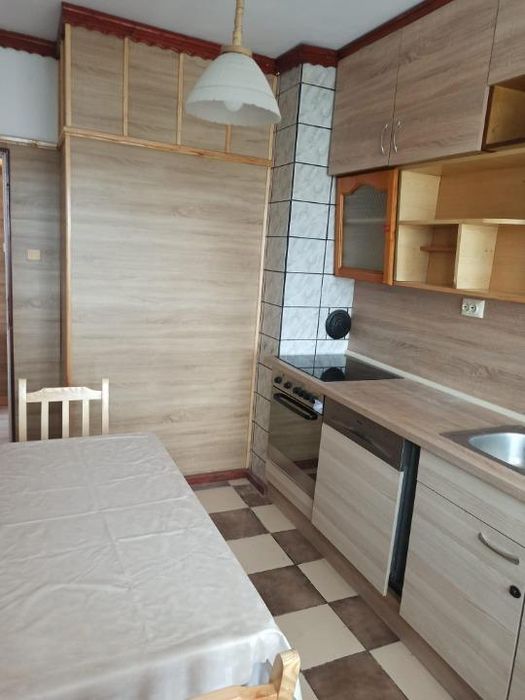 Дава се под наем Тристаен апартамент в Пловдив, Кършияка - 100 кв.м за 475 € - Снимка #3
