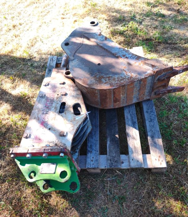 Багер Komatsu WB97S