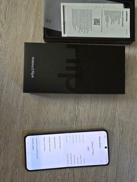 Galaxy Z Flip 4, 8 GB
