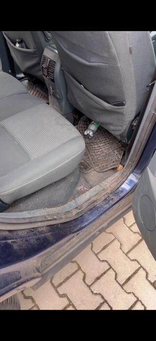 Curatare canapele, tapiterie si interior auto la domiciliu BUCURESTI