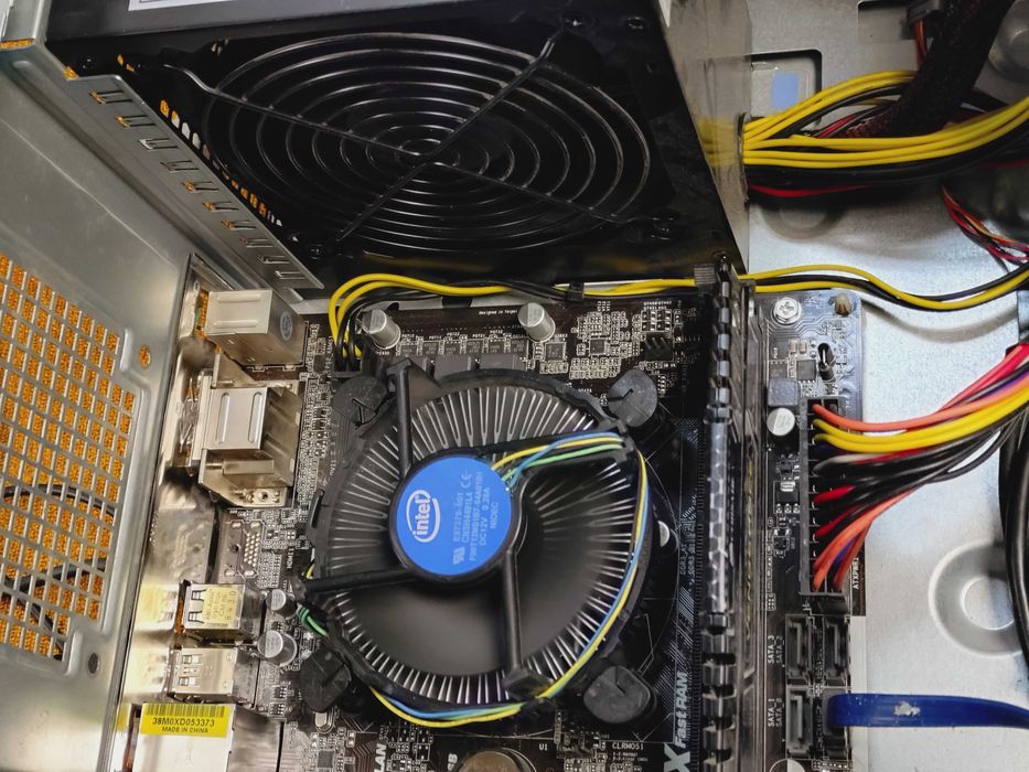 Продавам компютър