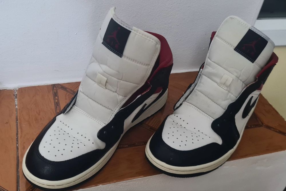 Air Jordan 1 Mid Gym Red Panda, marime 41