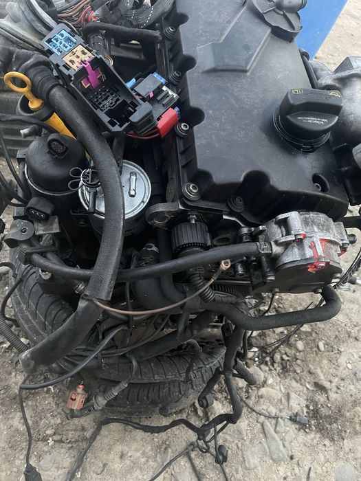 Vând  motor 2.0 bpw ori ce piesă disponibilă