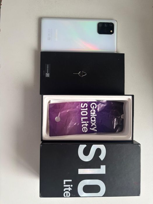 В продаже телефон Samsung s 10 lite