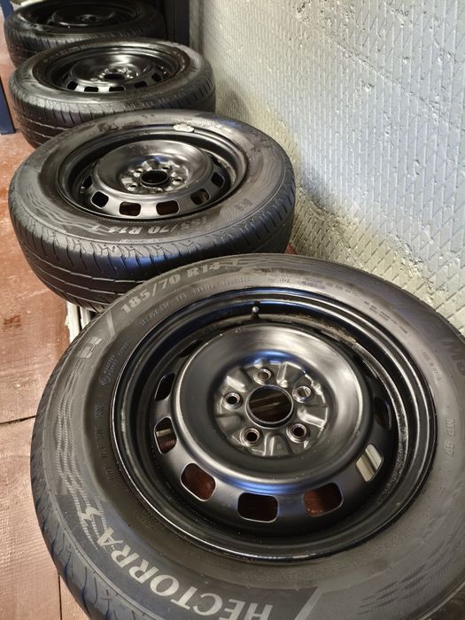 Продам резину на дисках.