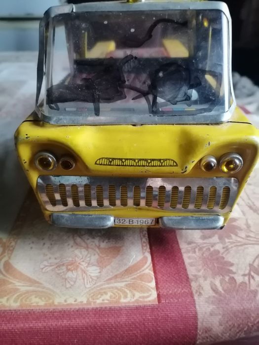 Taxi furgoneta metalo globus colectie