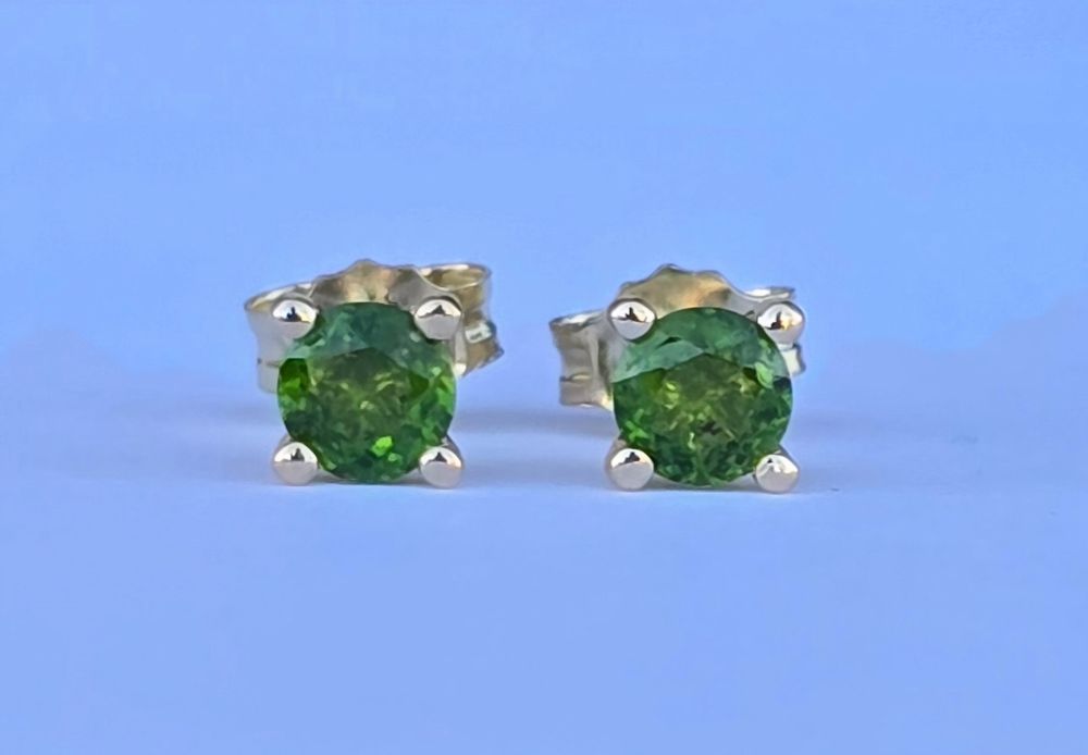 Cercei din aur galben 18k cu cromdiopsid natural