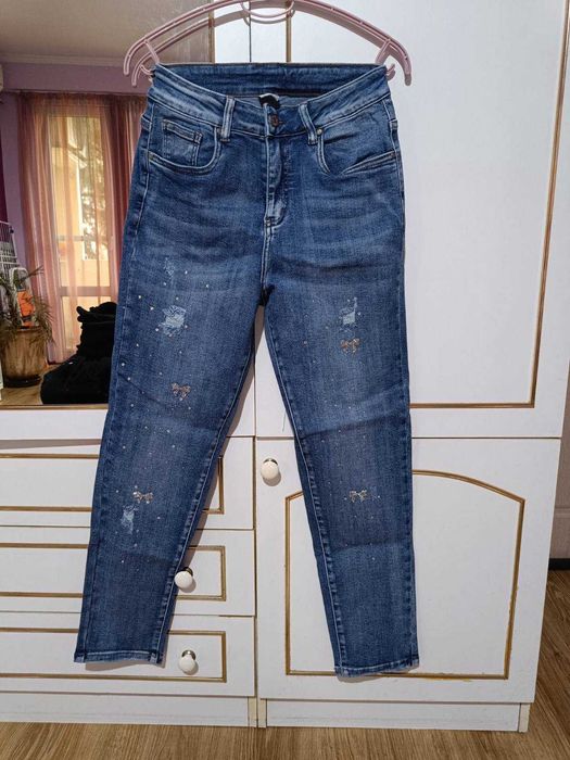 Продавам дънки размер С /М