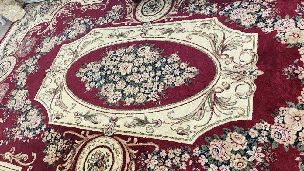 Ковёр в хорошем состоянии