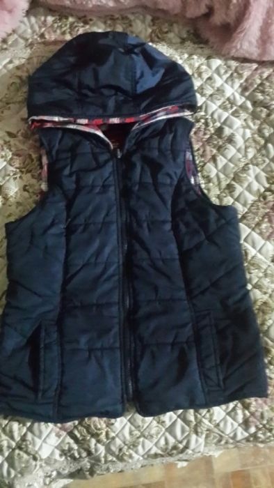 Продам двухсторонию безрукавку