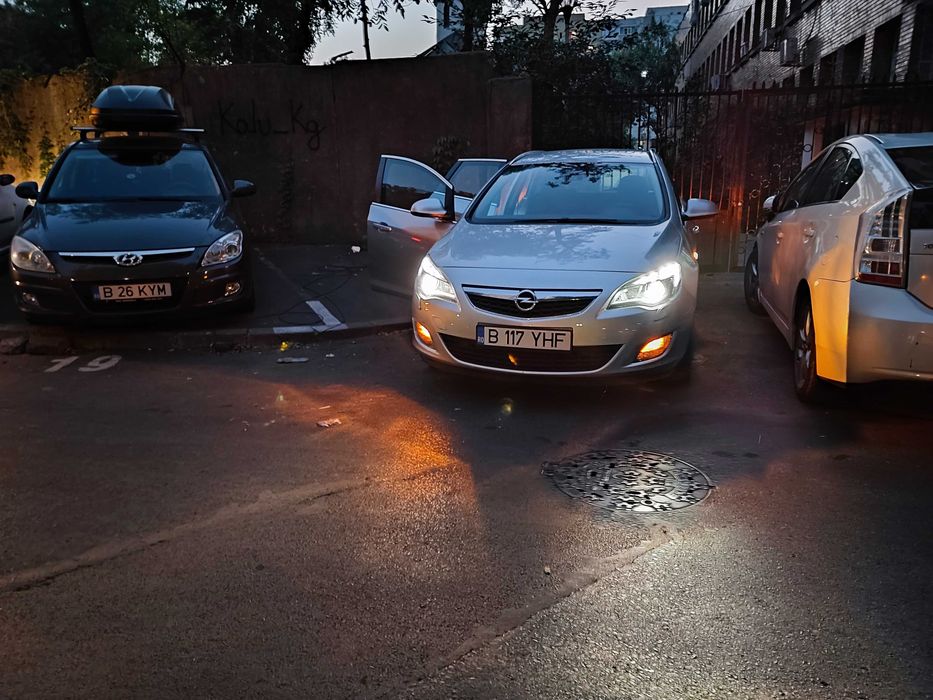 Astra J 2012 , dotari premium