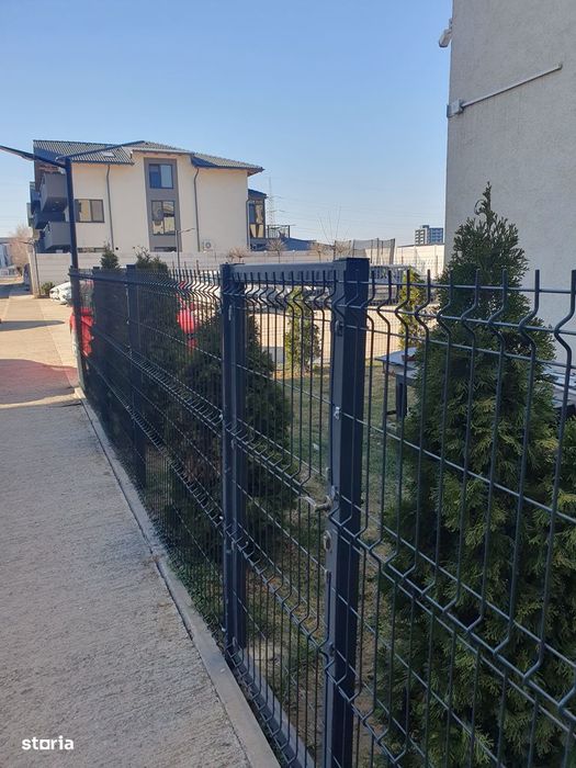 Vând apartament cu,  curte