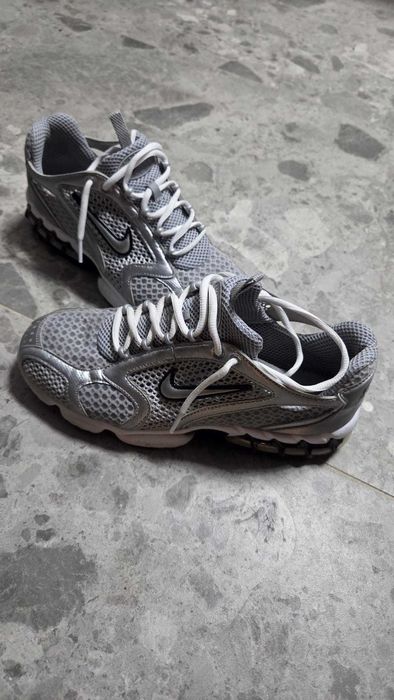 Adidași nike,mărimea 43,culoare gri argintiu,in stare bună