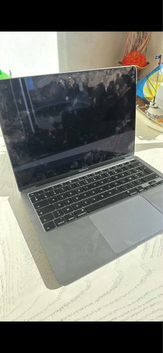 Mac buhc air cu cutie