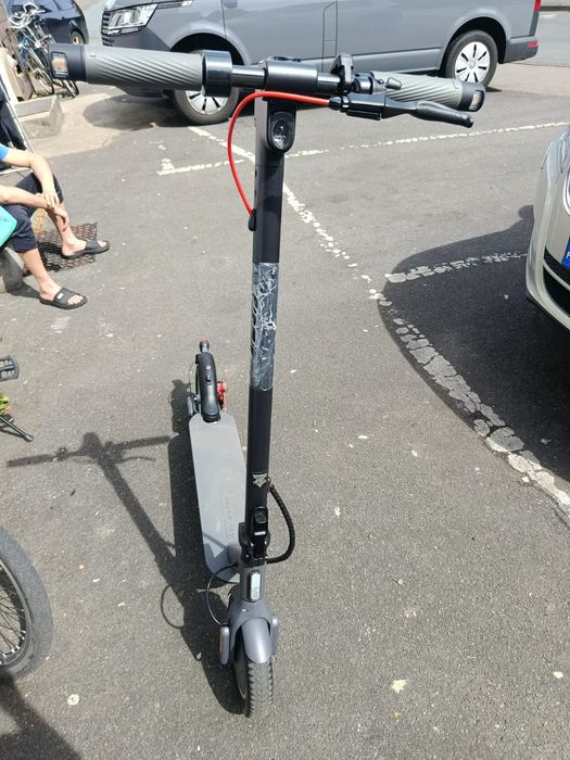 Vând trotineta electrica noua nouță are încărcător toate actele
