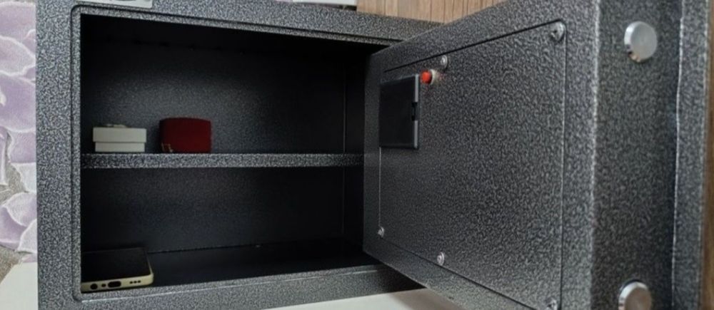 Продам срочно сейф!