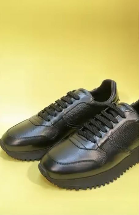 Продам кожаные кроссовки