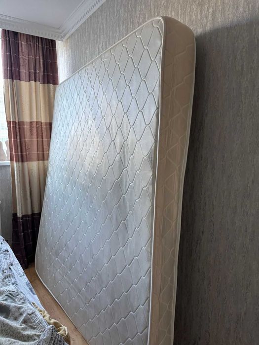 Отдам матрас двуспальный