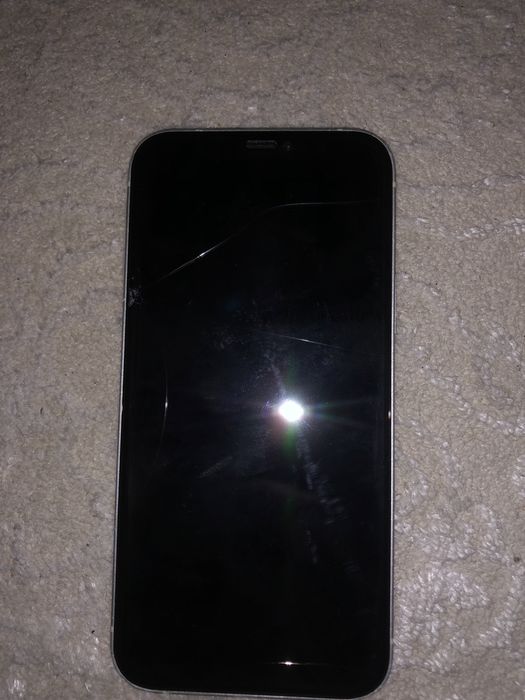 Айфон 12 сатылады