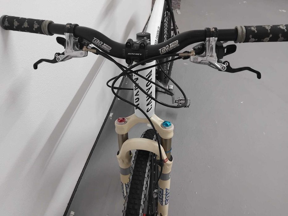 Mountainbike Gran Canyon cu cadru Carbon