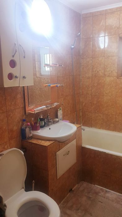 Vand apartament  2 camere