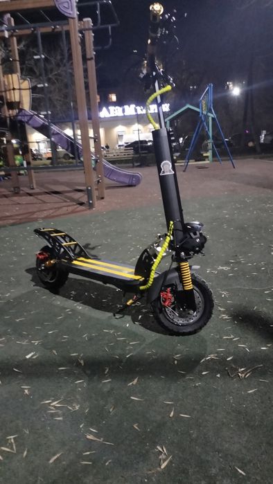 Продам самокат кугоо