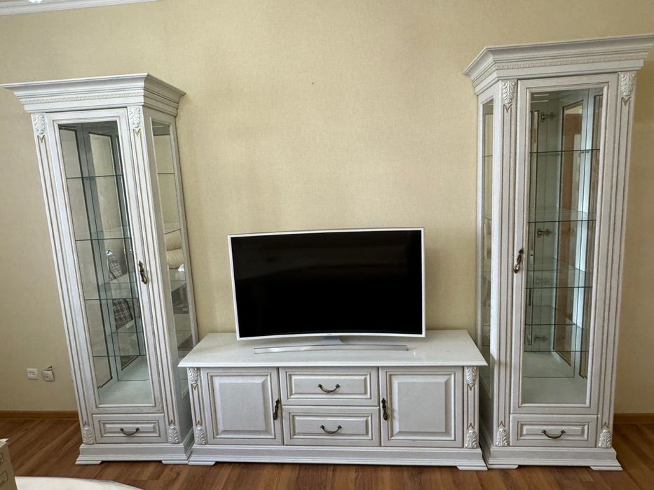 Гостинный стелаж с комодом