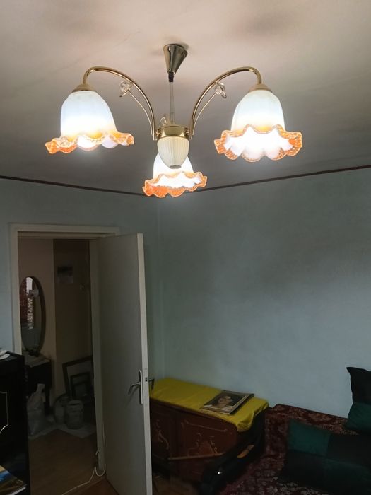 Vând apartament 3 camere, zonă liniștită, zona Liceului Ștefan cel Mare
