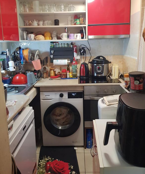 Продавам масивна триетажна къща в гр.Трявна