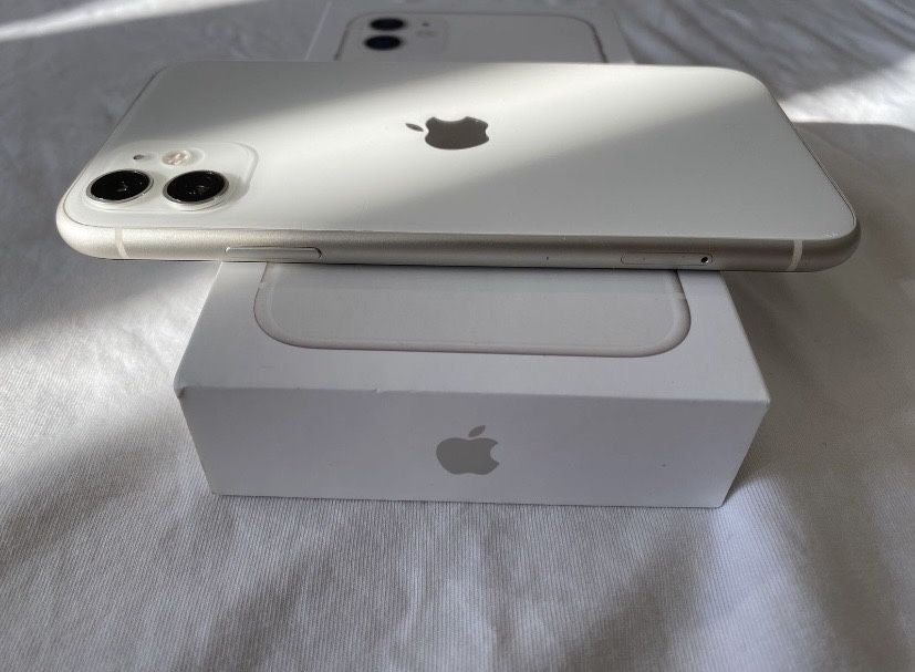 iPhone 11  128 гб