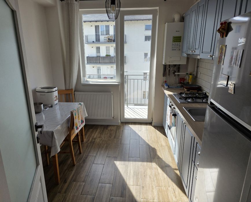 Vand apartament doua camere
