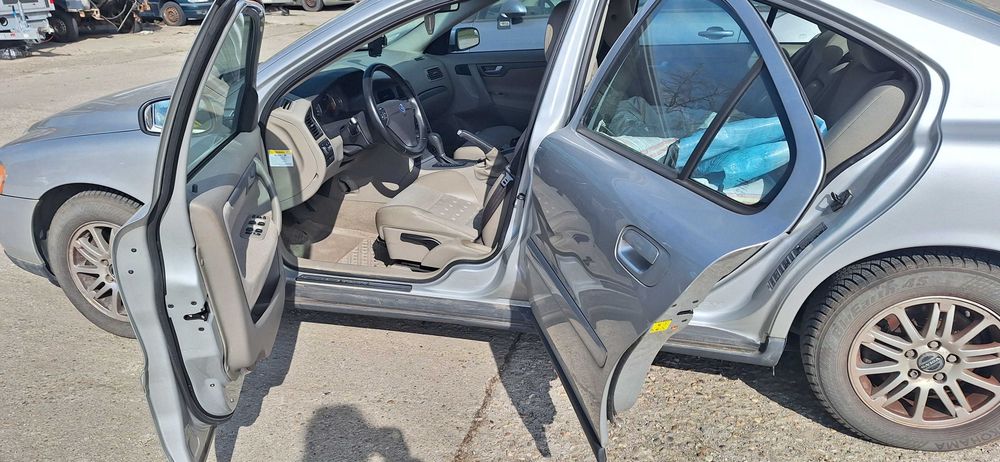 Volvo S60 fabricat in 2005 adus din Suedia in 2018. Pret 1.600 euro.