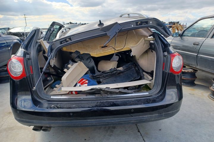 Lampa stop dreapta pe aripa Volkswagen VW Passat B6
