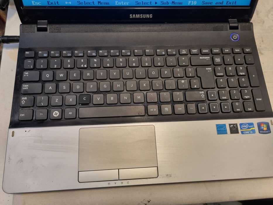 Laptop Samsung 15.6" – Intel Core i3-2350M 2.30GHz, 8GB RAM, HDD 500GB, DVD – porneste dezmembrez