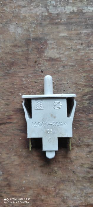 Запчасти для холодильника.