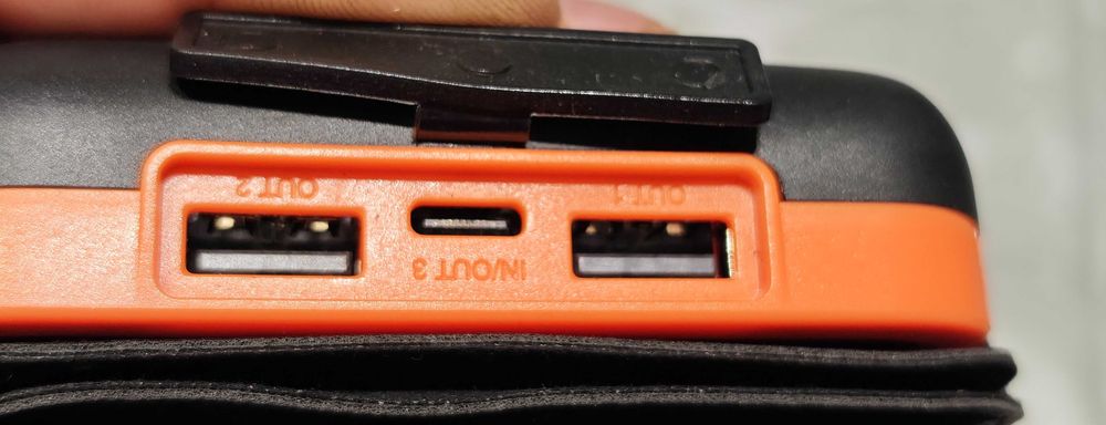 Соларна, бързозарядна батерия Hiluckey 25000mAh модел HI-S025 с фенер