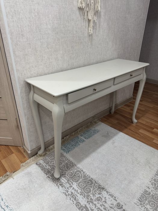 Консоль в прихожую