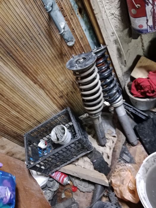 На мерс 221  передние стойки и холодильник