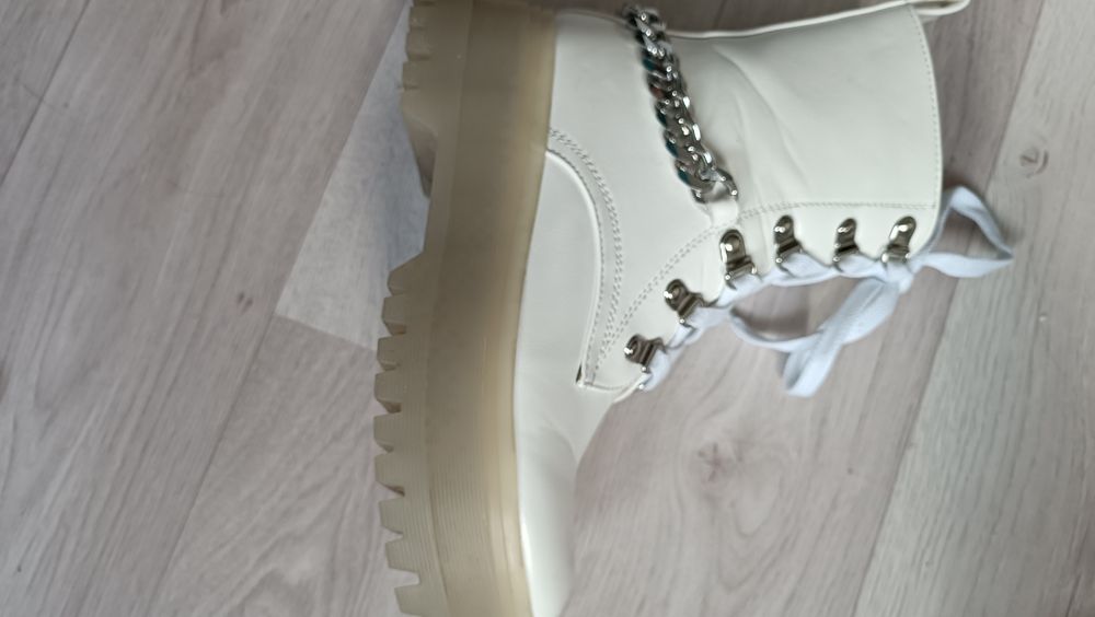 Ботинки                                   .