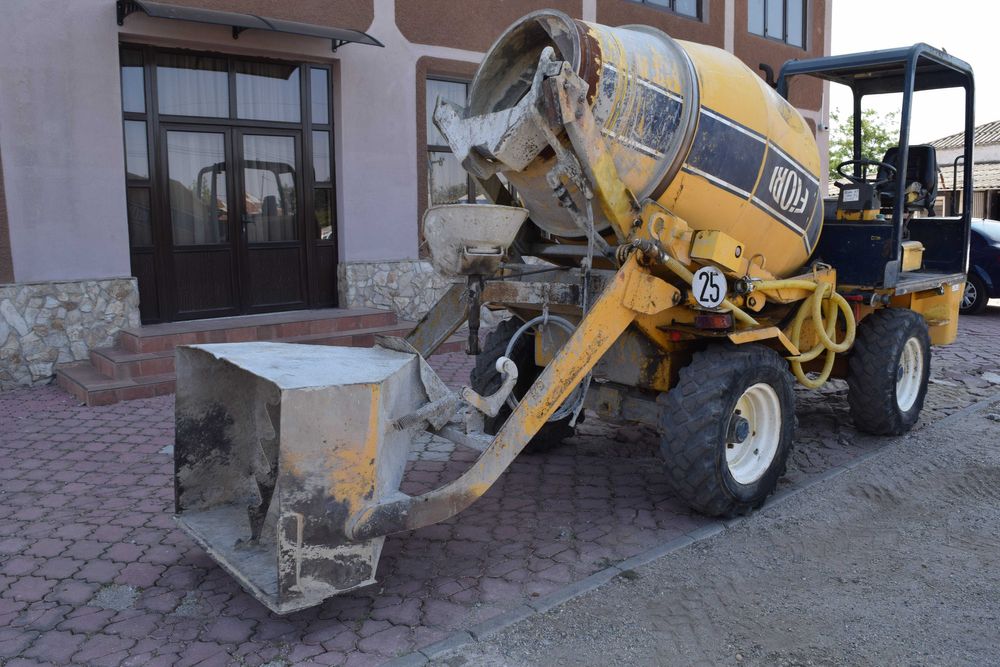 Autobetonieră autoîncărcătoare FIORI 4×4 – cuvă ~1–1,5 m³ de inchiriat
