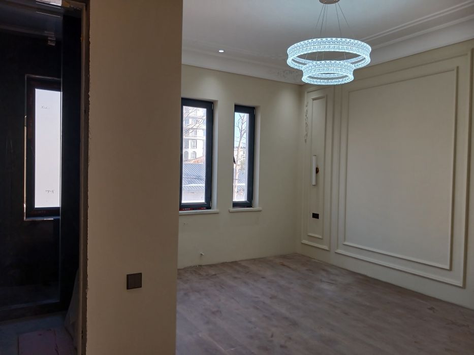 Yakkasaroyda salamatinani yonida 3.7 sotihli yengi zor uy sotiladi