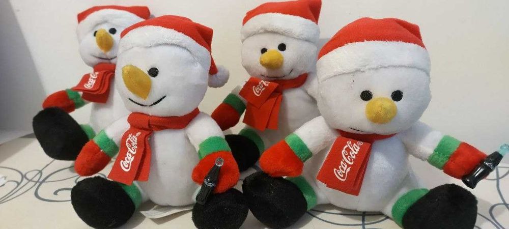 Продавам 3 броя плюшени снежни човечета Кока-Кола
