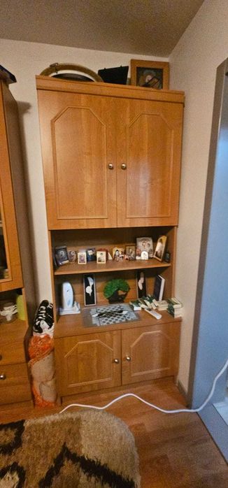 Mobila de sufragerie compusa din trei corpuri, impecabila