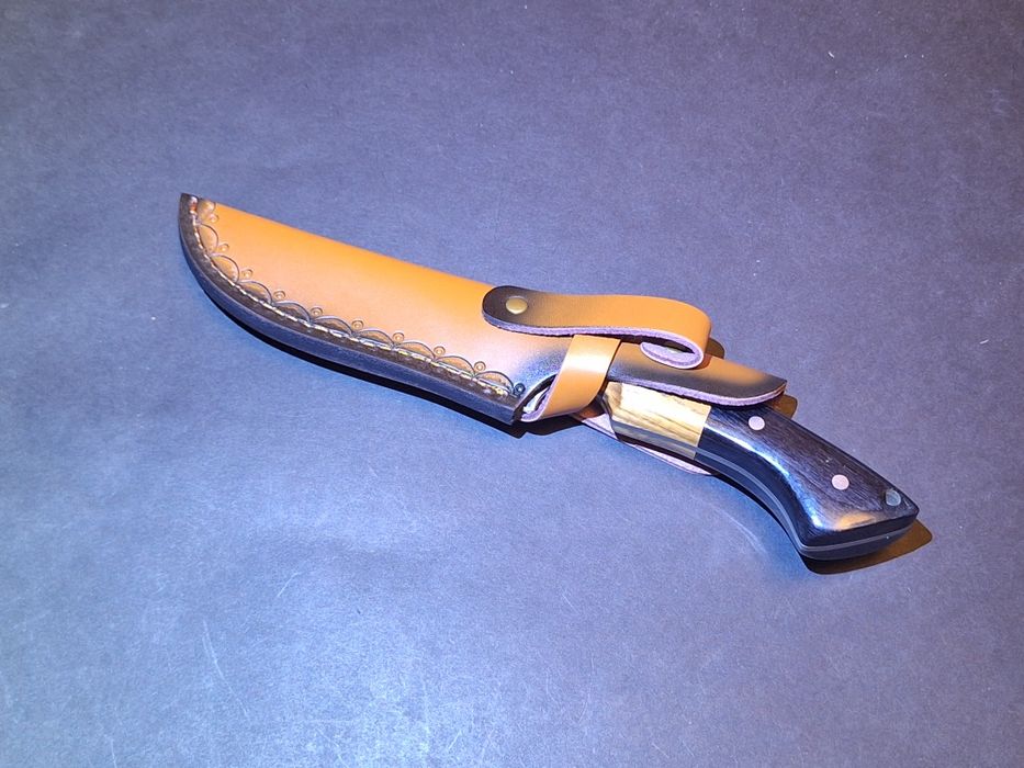 Ловен нож с кожена кания